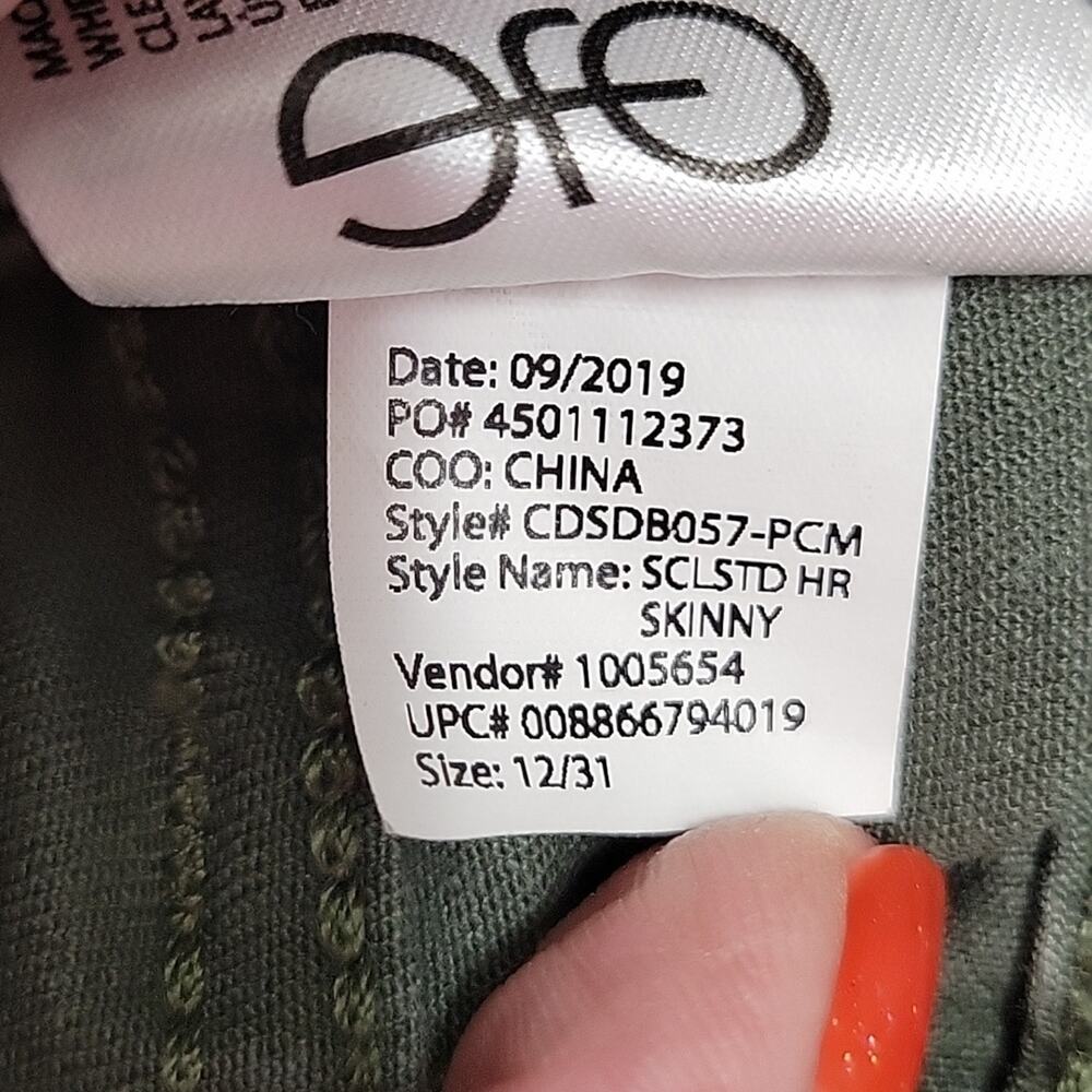 Social Standard by sanctuary Women High-Rise Skinny Camo Zip Closure Size 12/31 - Picture 10 of 10